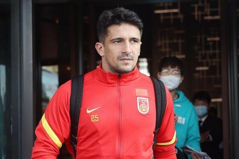 巴雷特本赛季代表尼克斯出战了26场常规赛，场均可以得到18.2分4.3篮板2.4助攻，投篮命中率42.3%，三分命中率33.1%。